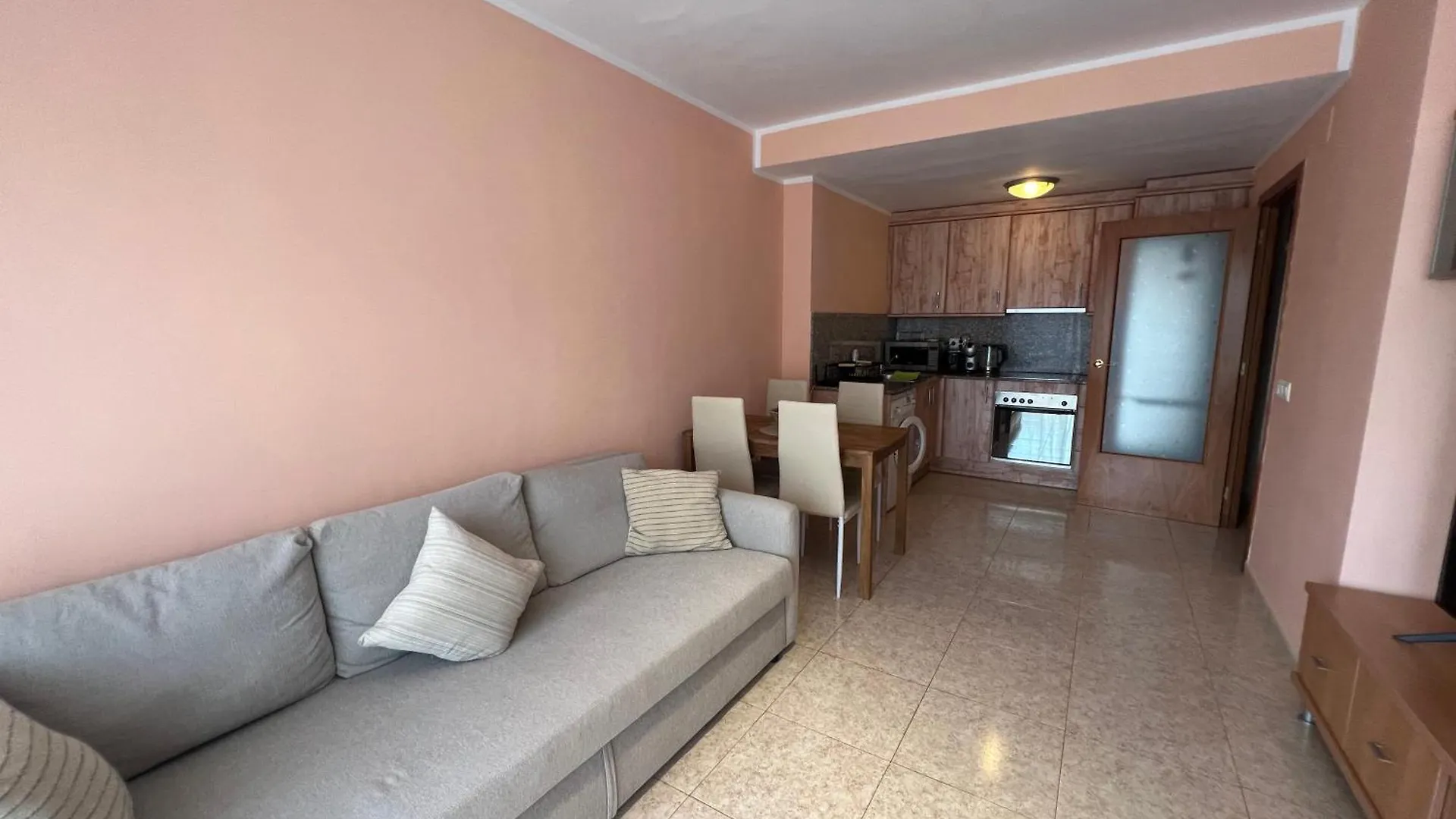 Camelia Apartment 滨海略雷特